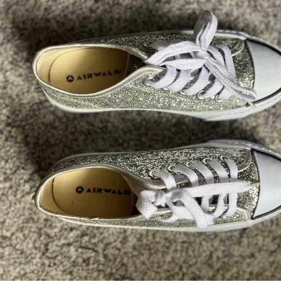 NWOT AIRWALK SILVER SPARKLE SNEAKERS, Non Marking - Picture 4 of 5